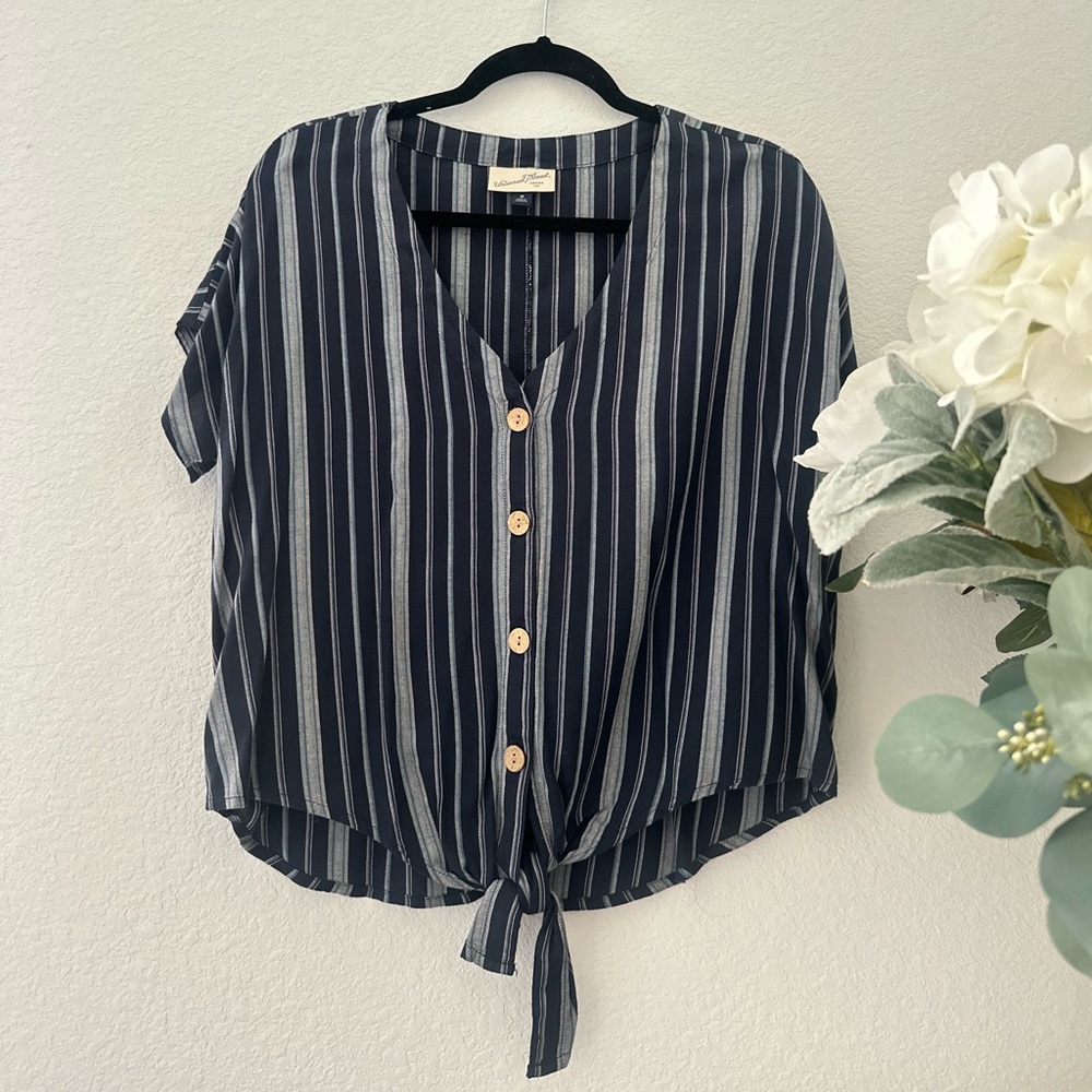 Universal Thread button down with knot - Picture 3 of 5
